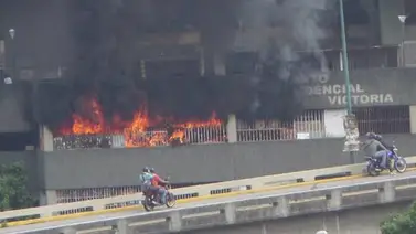 Reportan incendio en Conjunto Residencial Victoria de El Paraíso (+Videos y fotos) Reportan incendio en Conjunto Residencial Victoria de El Paraíso (+Videos y fotos)