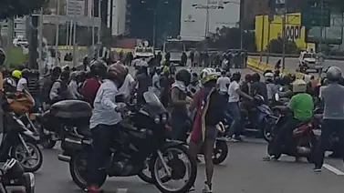 Manifestantes fueron reprimidos en la Avenida Francisco Fajardo (+Videos+tuit) Manifestantes fueron reprimidos en la Avenida Francisco Fajardo (+Videos+tuit)