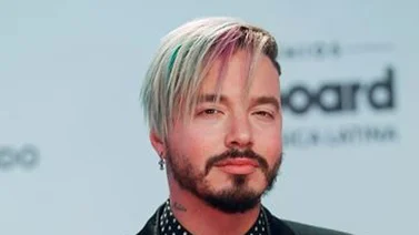 J Balvin dice "Hagamos algo por Venezuela" en los Premios Billboard (+Video)