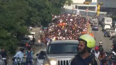 Estudiantes de la Unimet marchan en honor a Juan Pablo Pernalete (+Video y fotos) Estudiantes de la Unimet marchan en honor a Juan Pablo Pernalete (+Video y fotos)