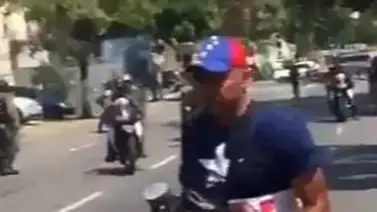 Lanzan lacrimógenas a manifestantes que se refugiaban en Clínica Jaimes Córdova (+Video) Lanzan lacrimógenas a manifestantes que se refugiaban en Clínica Jaimes Córdova (+Video)
