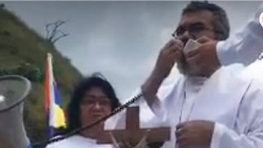 En la "Marcha del Silencio" sacerdote dedicó minuto de memoria y rosario a caídos (+Video)
