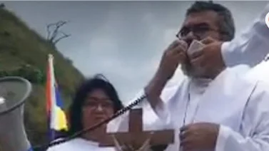 En la "Marcha del Silencio" sacerdote dedicó minuto de memoria y rosario a caídos (+Video)