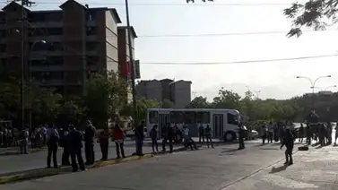 Protestaron en Nueva Casarapa por aumento de pasaje para Caracas a Bs 500 Protestaron en Nueva Casarapa por aumento de pasaje para Caracas a Bs 500