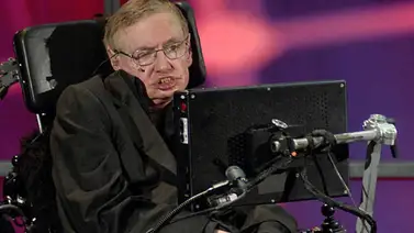 Un holograma de Stephen Hawking da una conferencia en Hong Kong Un holograma de Stephen Hawking da una conferencia en Hong Kong