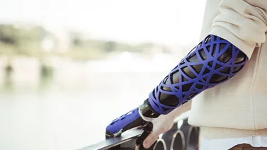Con tecnología 3D jóvenes presos hacen prótesis para niños escasos recursos