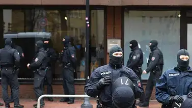 Hombre armado secuestró varias personas en un banco de Alemania Hombre armado secuestró varias personas en un banco de Alemania