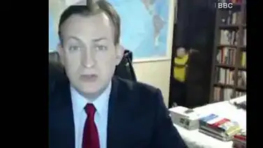 "Mi esposa merece una medalla", dijo padre interrumpido por sus hijos en entrevista (Videos) "Mi esposa merece una medalla", dijo padre interrumpido por sus hijos en entrevista (Videos)