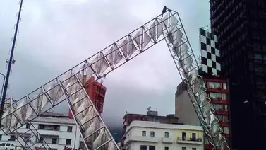 Mujer se subió al Abra Solar de Plaza Venezuela Mujer se subió al Abra Solar de Plaza Venezuela