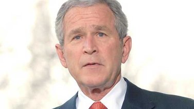 George Bush defiende el papel de la prensa para denunciar abusos de poder