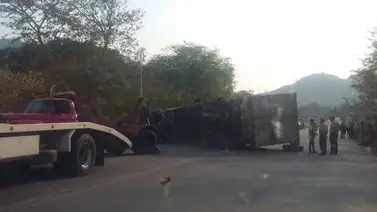 Reportaron accidente en la Lara Zulia por volcamiento de gandola (+Fotos) Reportaron accidente en la Lara Zulia por volcamiento de gandola (+Fotos)