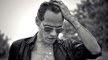 Una pavita le saca el clavo a Marc Anthony (+Foto)