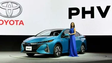 Toyota presenta el Prius PHV: un híbrido recargable en tomas de corriente