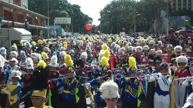 Jóvenes oficialistas marcharon de Bellas Artes a Miraflores Jóvenes oficialistas marcharon de Bellas Artes a Miraflores