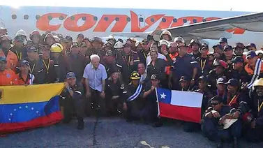 Condecoran a 80 bomberos venezolanos que combatieron incendios en Chile Condecoran a 80 bomberos venezolanos que combatieron incendios en Chile