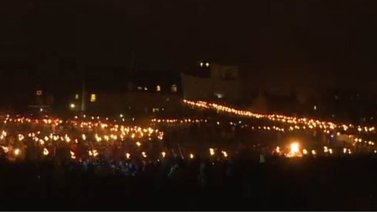 Celebran pasado vikingo con fiesta de fuego en Escocia (+Video)