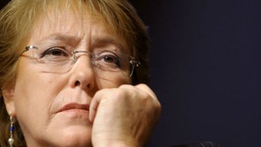 Bachelet afirma que perseguir a responsables de incendios es una prioridad