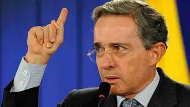 Uribe denuncia que la guerrilla ELN sigue extorsionando Uribe denuncia que la guerrilla ELN sigue extorsionando