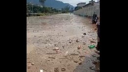 ¡Atención! Autopista Francisco Fajardo inundada tras fuertes lluvias este #12Ago