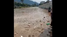 ¡Atención! Autopista Francisco Fajardo inundada tras fuertes lluvias este #12Ago