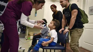 ¿Debes revelar tu estatus migratorio en los hospitales de Texas?