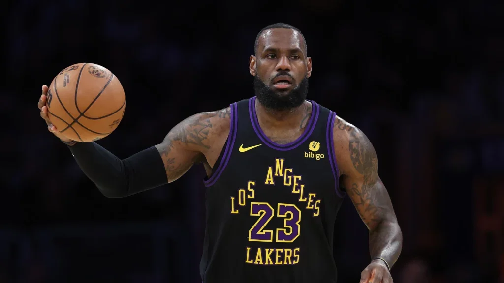 Polémico gesto de LeBron James contra un niño que quería una foto con él (+VIDEO) Polémico gesto de LeBron James contra un niño que quería una foto con él (+VIDEO)