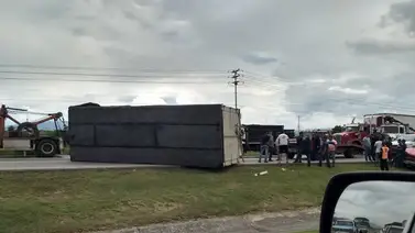 Se volcó gandola en la Autopista Regional del Centro a la altura de Aragua (+Detalles) Se volcó gandola en la Autopista Regional del Centro a la altura de Aragua (+Detalles)
