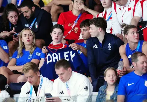 Tom Daley el clavadista británico campeón en croché