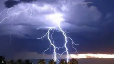 Rayo impactó contra un transformador y dejó sin electricidad a sectores del Zulia (+Video) Rayo impactó contra un transformador y dejó sin electricidad a sectores del Zulia (+Video)