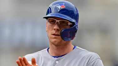 El pelotero Danny Jansen batirá récord al jugar en dos equipos en un mismo partido El pelotero Danny Jansen batirá récord al jugar en dos equipos en un mismo partido