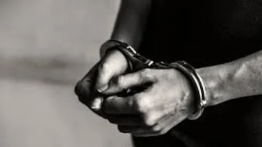 Detenida mujer por caerle a mordiscos a un hombre