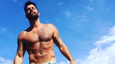 Ricky Martin muestra que todavía puede mover su "bon bon" (+Video)