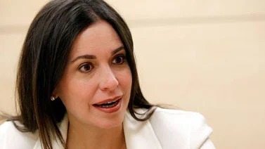 Machado: El país exige una fecha inmediata, como establece la Constitución