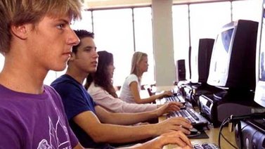 Premian a 7 jóvenes centroamericanos por proyectos tecnológicos