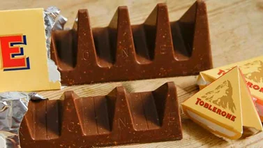 Clientes enfurecen tras reducción en chocolates de Toblerone