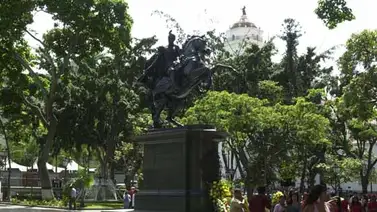 142 años cumple la estatua del Libertador Simón Bolívar en la Plaza Bolívar de Caracas (+Fotos) 142 años cumple la estatua del Libertador Simón Bolívar en la Plaza Bolívar de Caracas (+Fotos)
