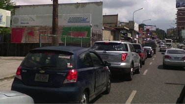 Falla en distribución de gasolina ha generado largas colas de carros en Barquisimeto