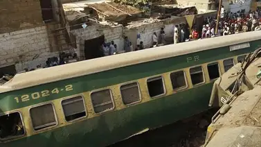 Al menos 20 muertos y 50 heridos en el choque de dos trenes en Pakistán Al menos 20 muertos y 50 heridos en el choque de dos trenes en Pakistán