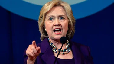 Campaña de Clinton pide a director FBI que revele vínculos de Trump con Rusia