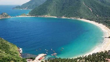 Cuerpos de seguridad buscan embarcación extraviada en Ocumare de la Costa