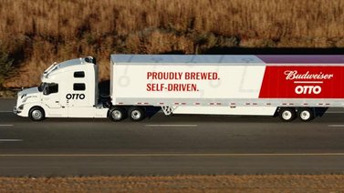 Camión que se maneja solo viajó 193 km para realizar entrega de cerveza