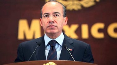 Expresidente Felipe Calderón llama a no legitimar represión de Maduro