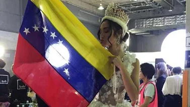 Edymar Martínez se despidió de la corona con el tricolor en mano