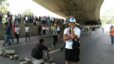 Manifestantes se quedaron en el distribuidor San Blas de Valencia (+Fotos) Manifestantes se quedaron en el distribuidor San Blas de Valencia (+Fotos)