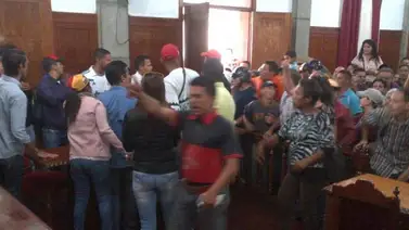 Concejales de la Cámara Municipal de Libertador en Mérida agredidos por colectivos (+Fotos) Concejales de la Cámara Municipal de Libertador en Mérida agredidos por colectivos (+Fotos)
