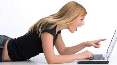 Página de citas en EEUU incita a indocumentadas a buscarse un novio rico