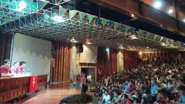 Estudiantes de la Ucab se declaran en rebelión tras suspensión del revocatorio Estudiantes de la Ucab se declaran en rebelión tras suspensión del revocatorio