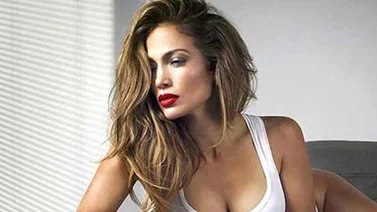 ¡Capturada! Mira a JLo "perreando" al ritmo de "Ginza" (+Video)