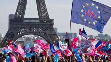 Miles de personas se manifiestan en París contra el matrimonio gay Miles de personas se manifiestan en París contra el matrimonio gay