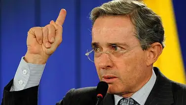 Uribe abre puerta a "gran pacto nacional" tras triunfo del "no" en plebiscito Uribe abre puerta a "gran pacto nacional" tras triunfo del "no" en plebiscito